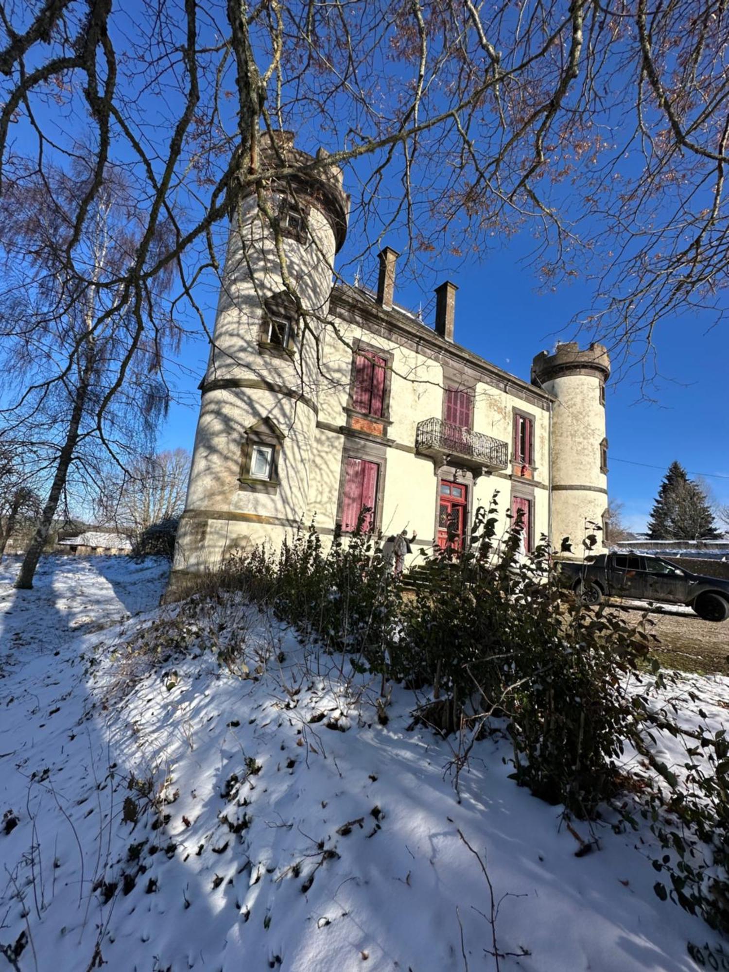 Le Chateau Giat Exterior photo